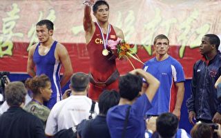 摔跤世錦賽：李岩岩獲古典式66公斤級金牌