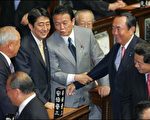 安倍寻求建立更强大的日本并与邻国改善关系