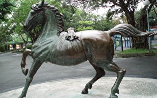 台北．二二八公园的铜马、铜牛、石狮