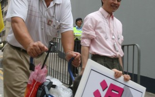 组图3：香港庆祝一千四百万退党