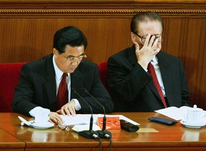 胡温打击上海帮升级，内部消息称江泽民感到恐慌。(Getty Images)