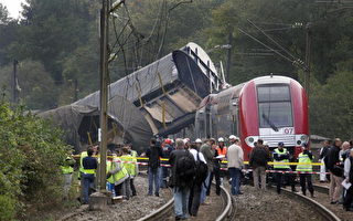 组图﹕法国火车对撞  十二人丧生