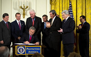 布什签署“恐怖嫌疑人审判法案”