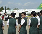 招考空姐如选美，若无姣好的面容，难以被录取。(Photo by China Photos/Getty Images)