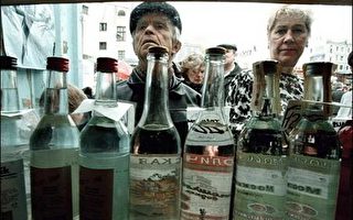 俄101人疑因喝到假酒致死 逾400人住院