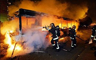 巴黎郊區暴動週年 警方增四千警力嚴陣以待