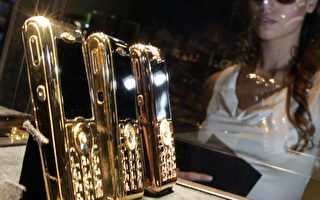 俄富豪展銷會 180萬美元鑽石手機搶手