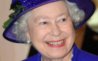 英媒：女王背痛未愈　可能无法主持国会开议