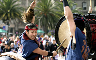 舊金山太鼓表演為新唐人新年晚會助力
