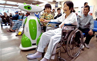 日本醫院啟用機器人 反應良好