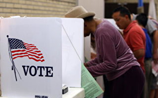 组图：美国选民参加期中选举投票