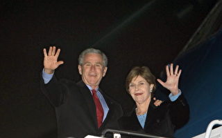 美国总统布什启程前往出席亚太经合会高峰会