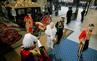 组图：英女王出席英国议会复会仪式