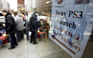 PS3美国开卖 电玩迷冒雨大排长龙