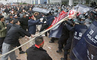 韓國暴發盧武鉉任內最大暴力示威