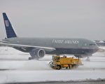 美国境内最繁忙的空运转运站芝加哥国际机场，一日一大早就宣布取消四百五十次航班。(Scott Olson/Getty Images)