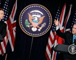 美国总统布什(右)与英国首相布莱尔(左)，12月7日在白宫讨论伊拉克问题报告。(Photo by Alex Wong/Getty Images)