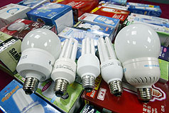 消基會:省電燈泡管狀不同省電度有別 須慎選