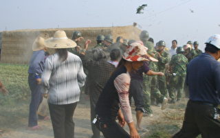 中國土地衝突升級 農民開始扣官