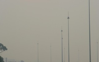 维省山火灾情加剧 烟雾笼罩墨尔本城乡