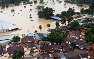 马来西亚南部水患严重  两万多人撤离