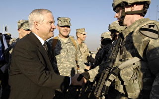 美军士兵告诉国防部长盖茨　应增派部队驻伊