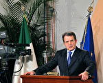 12月28日義大利總理普羅迪(Romano Prodi )在年終記者會上(PATRICK HERTZOG/AFP/Getty Images)