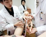 韓國:母子機器人助產  教學效果好