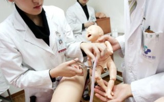 韩国:母子机器人助产  教学效果好