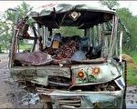 孟加拉巴士閃車引發火燒車 至少55死