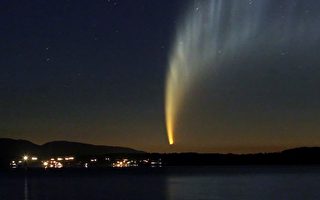 图文：40年来最亮彗星现身苍穹