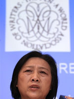 著名記者高瑜在香港舉行的國際筆會2007年亞太地區會議上發言 （法新社）