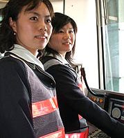 高捷驾驶双姝 巾帼不让须眉