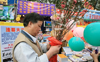 逛年宵市場是香港人過年的傳統去処（大紀元李明攝影）