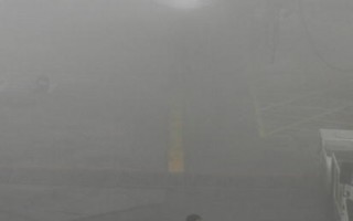 华北大雾封路 万人滞留首都机场