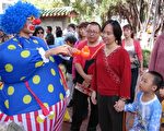 图文：小丑造型气球 增添幸福感