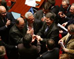 普羅迪( Romano Prodi )通過參議院的信任投票(Franco Origlia/Getty Images)