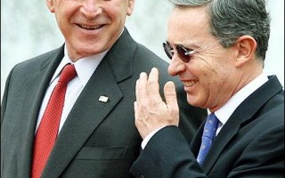 布什抵哥伦比亚 支持哥国对抗叛乱与毒品走私