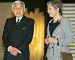 日皇夫婦同時出席接待來訪貴賓。(Photo credit should read KAZUHIRO NOGI/AFP/Getty Images，2007 年3月09 日)