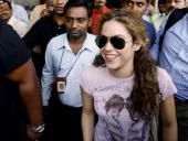拉丁天后夏奇拉抵达孟买　准备首场印度演唱