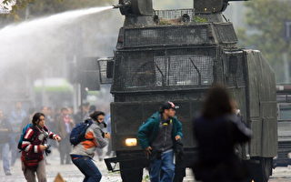 智利学生与警方爆发冲突 455人被捕