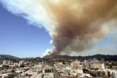 洛杉磯野火燒 明星豪宅起濃煙