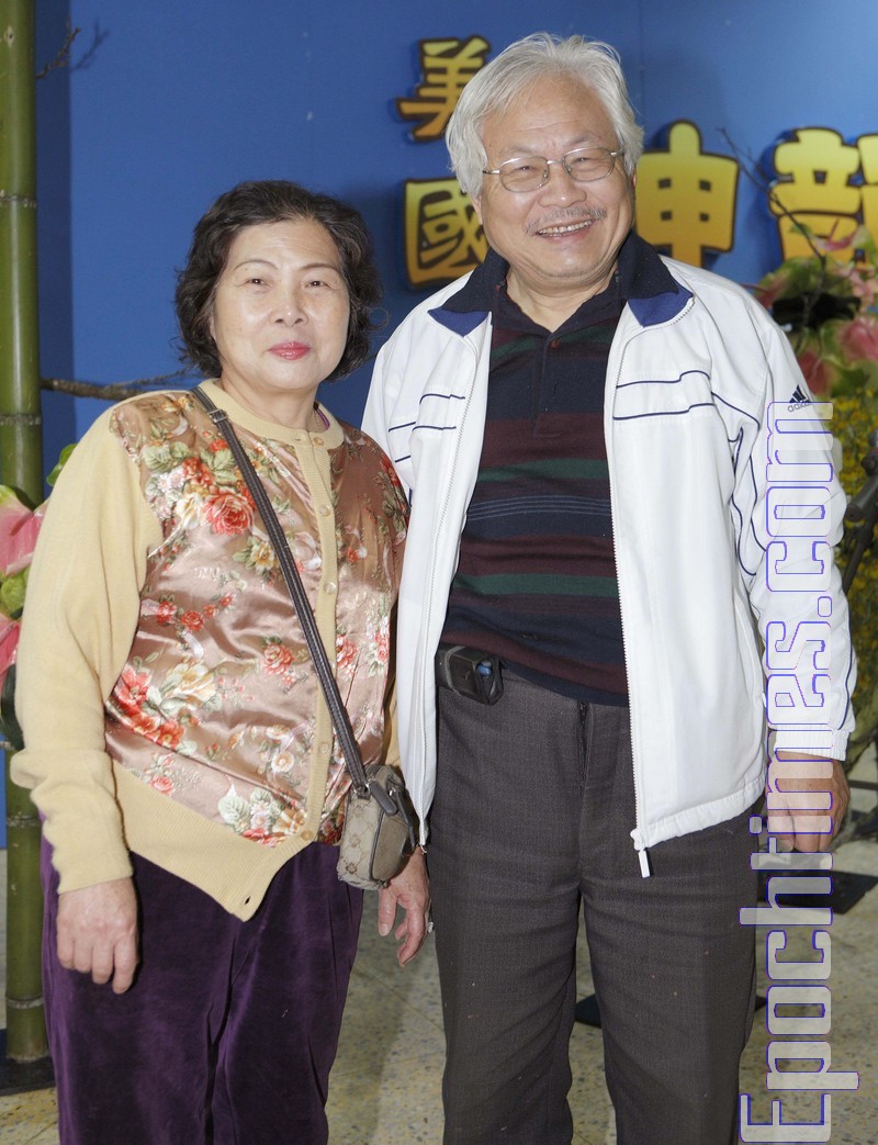 天幕專家侯壽峰:有創意很有風格 | 神韻藝術團 | 大紀元