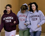 维州理工枪击案后憤怒和驚恐的维大學生。（Win McNamee/Getty Images）
