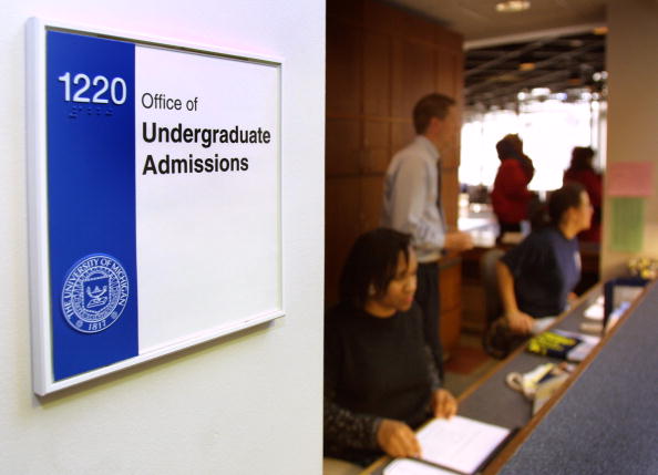 中国学者携毒菌入美 专家:以科技为战略武器