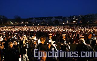 【现场】上万民众维理工烛光悼念死难者