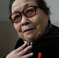 被誉为中国民间防艾滋病第一人的河南退休女医生高耀洁。(MARK RALSTON/AFP)