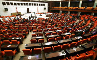土耳其国会通过国会大选提前七月举行