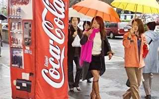 日本将出现新贩卖机　看广告可免费喝饮料