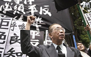 支联会主席司徒华批评马力说：“他是否嫌死的人少？是否要到南京大屠杀一样，才算是屠杀？”(SAMANTHA SIN/AFP)